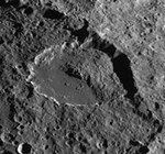 Iapetus landslide (NASA/JPL/Space Science Inst.)