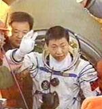 Yang Liwei exits Shenzhou 5 (Xinhua)