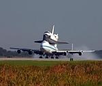 STS-117: shuttle returning to KSC on 747 (NASA/KSC)