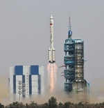 Long March 2F launch of Shenzhou-16 (Xinhua)