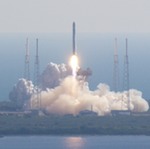 Falcon 9 launch of 1st Dragon spacecraft (NASA/KSC)