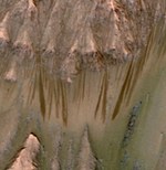 Martian streaks possibly created by water (NASA/JPL)