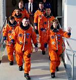 STS-114 crew heads to pad for test (NASA/KSC)