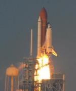 STS-118: launch (NASA/KSC)
