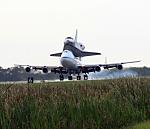 STS-125: shuttle and 747 land at KSC (NASA/KSC)