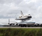 STS-128: 747 landing in Florida (NASA/KSC)